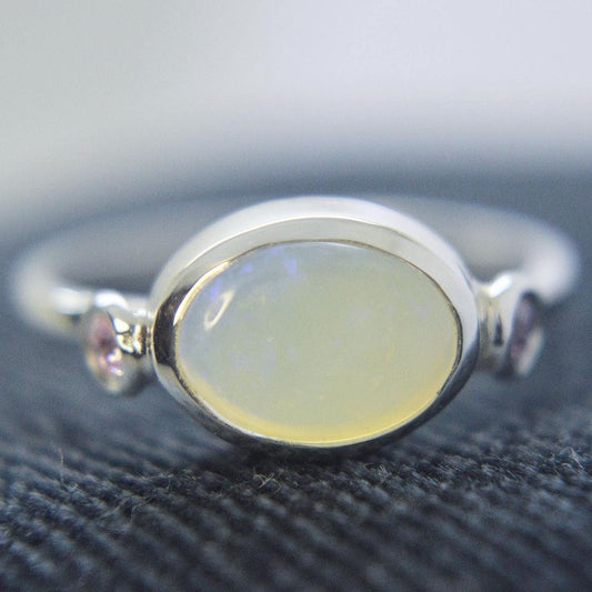 925 Sterling Silver an Opal Ring